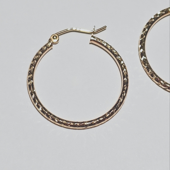 14 KT Gold Silk DC 1.5mm Hoop Earrings - Picture 5 of 7